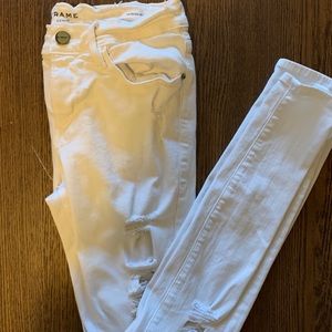 Frame Distressed white jeans